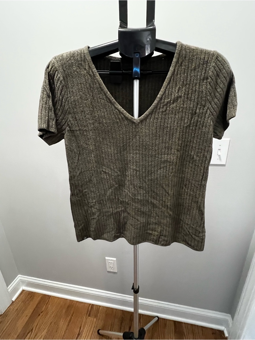 Barefoot Dreams Ribbed V‑Neck Short Sleeve Top and cropped pants- Olive